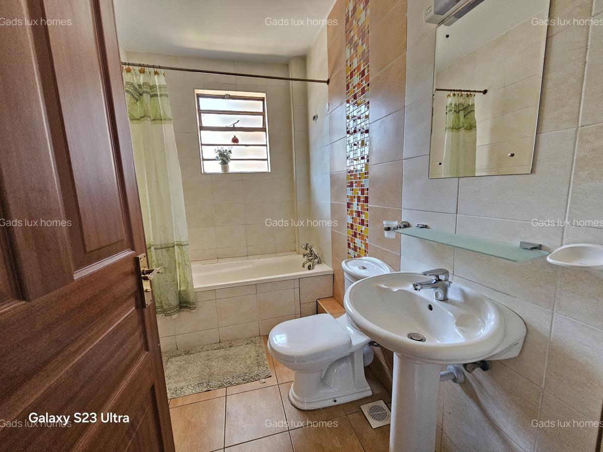 5 Bed Townhouse with En Suite at Lavington - 10