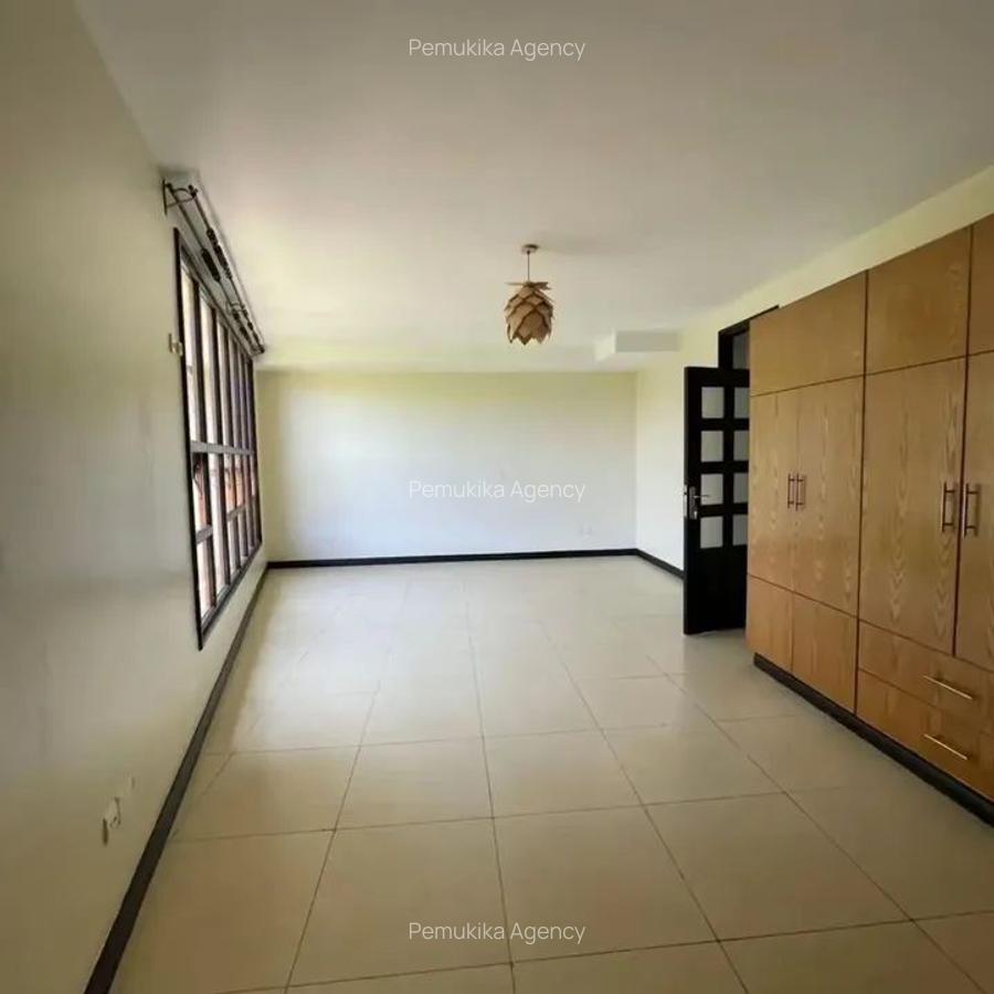 5 Bed Townhouse with En Suite in Karen - 11
