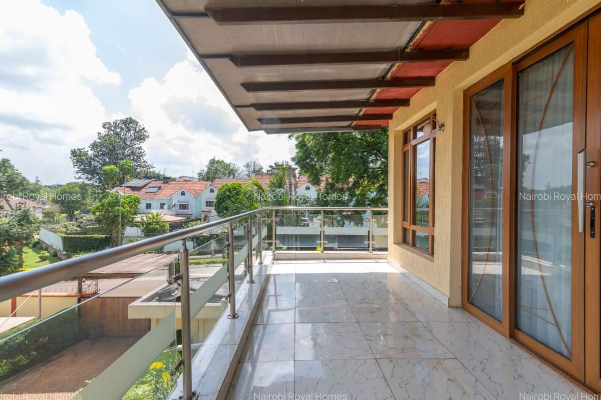 5 Bed Townhouse with En Suite at Lavington - 10