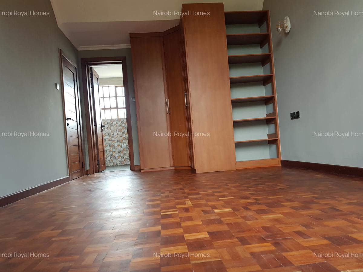 6 Bed Townhouse with En Suite at Lavington Green - 18