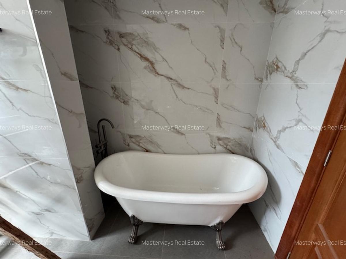 4 Bed Villa with En Suite in Rosslyn - 16