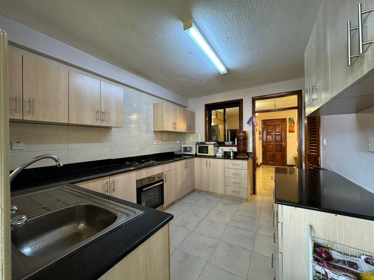 3 Bed Apartment with En Suite in Parklands - 2