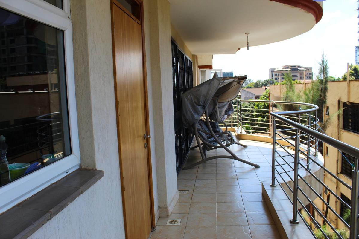 4 Bed Apartment with En Suite in Parklands - 11