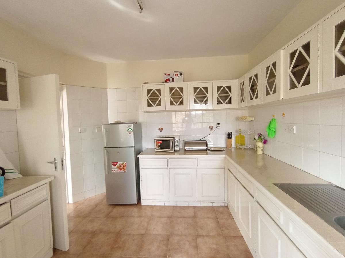 2 Bed Apartment with En Suite at Near Sarit Centre - 3