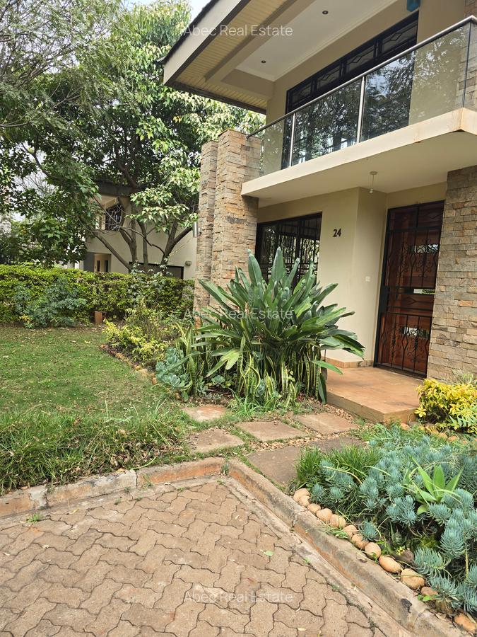 4 Bed House with En Suite at Ridgeways Lane - 1