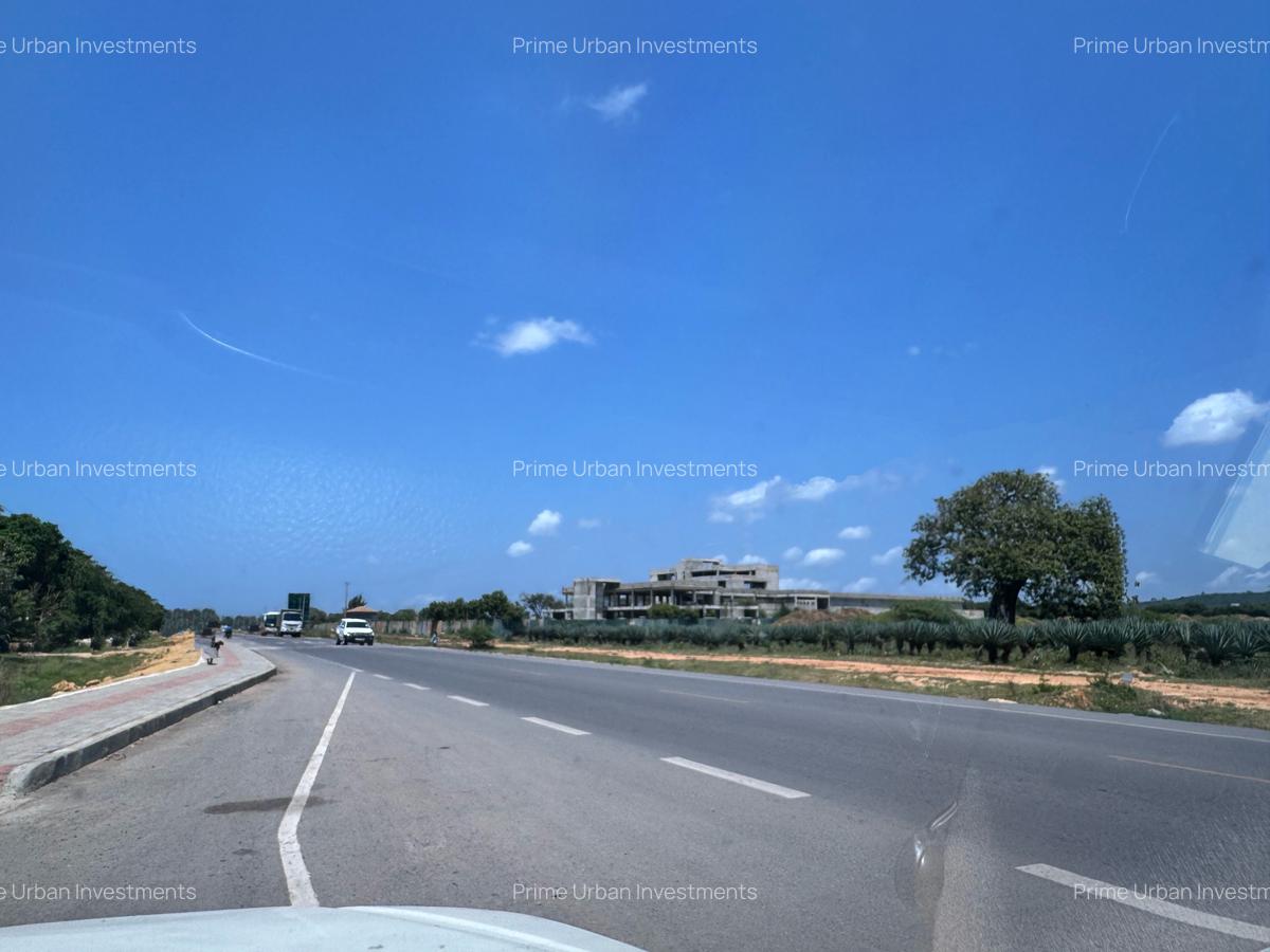 Land at Kikambala - Mombasa Malindi Highway - 2