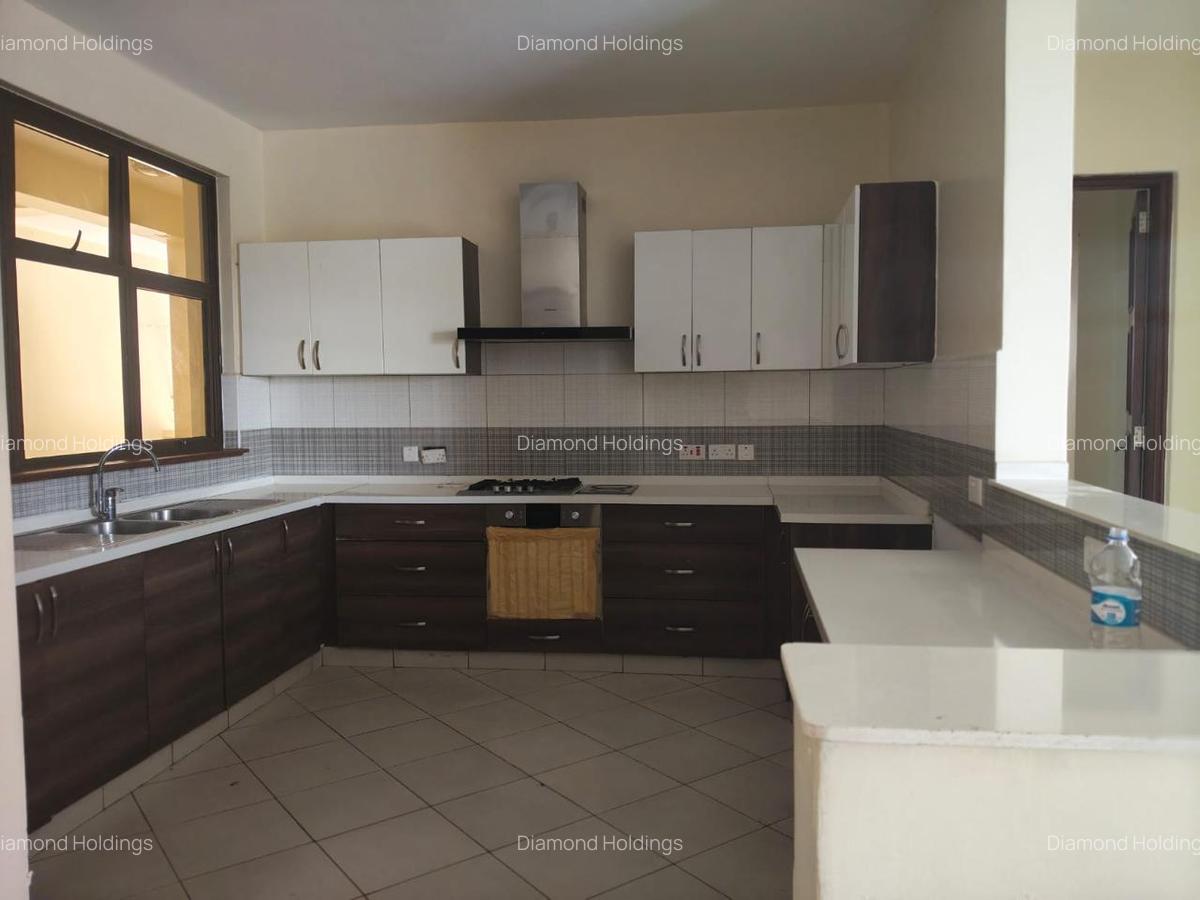 4 Bed Apartment with En Suite at Parklands - 1
