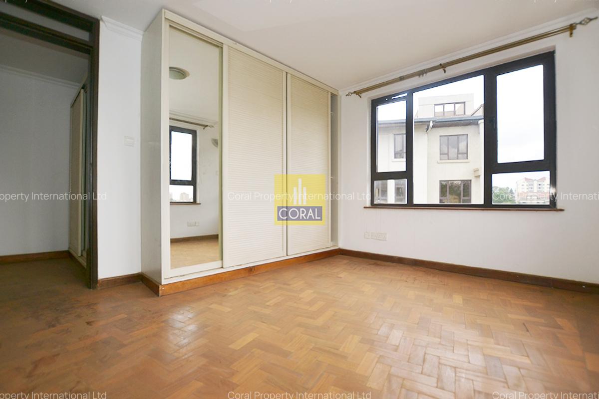 5 Bed House in Riverside - 9