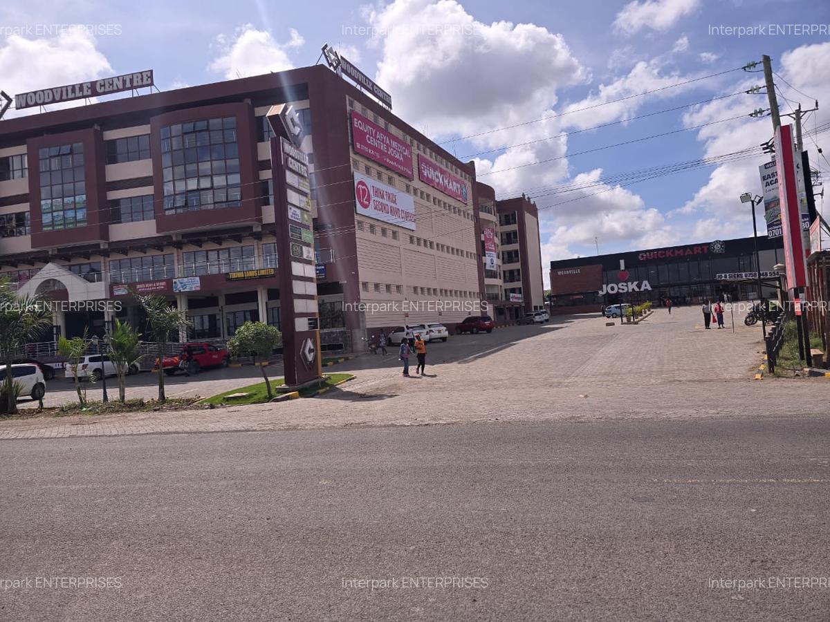 999 ft² Commercial Property with Lift at Joska - 2