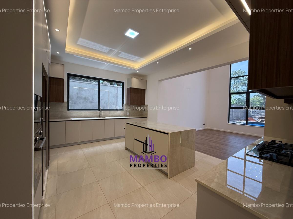 5 Bed Townhouse with En Suite at Lavington - 2