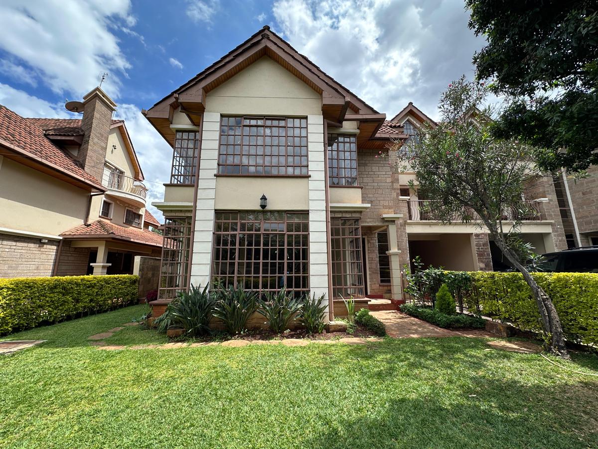 5 Bed Villa with En Suite at Lavington - 1