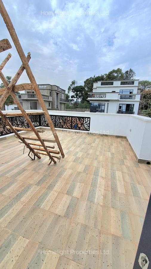 5 Bed Villa with En Suite at Lavington - 18