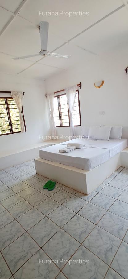 Serviced 2 Bed Apartment with Swimming Pool at Beach Road - 15