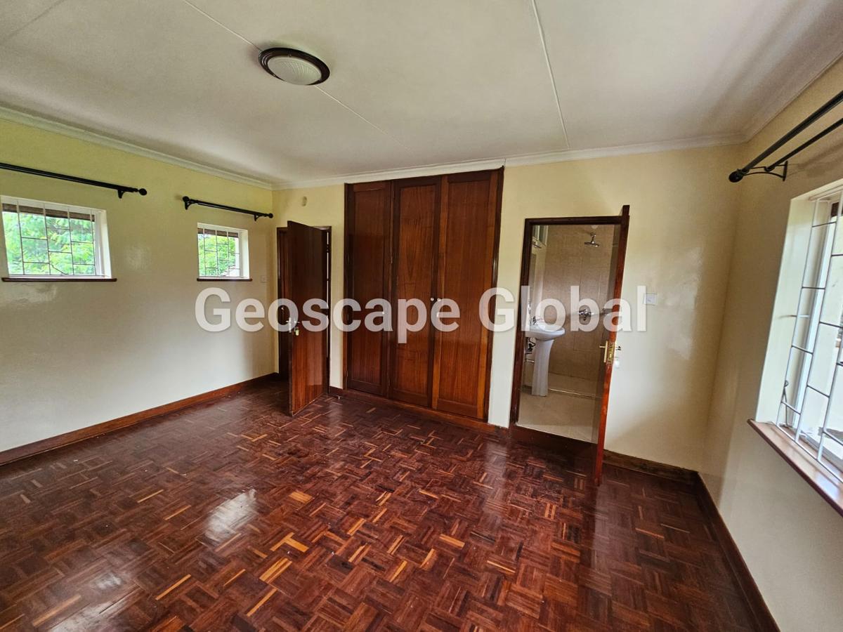 4 Bed House with En Suite in Lavington - 15