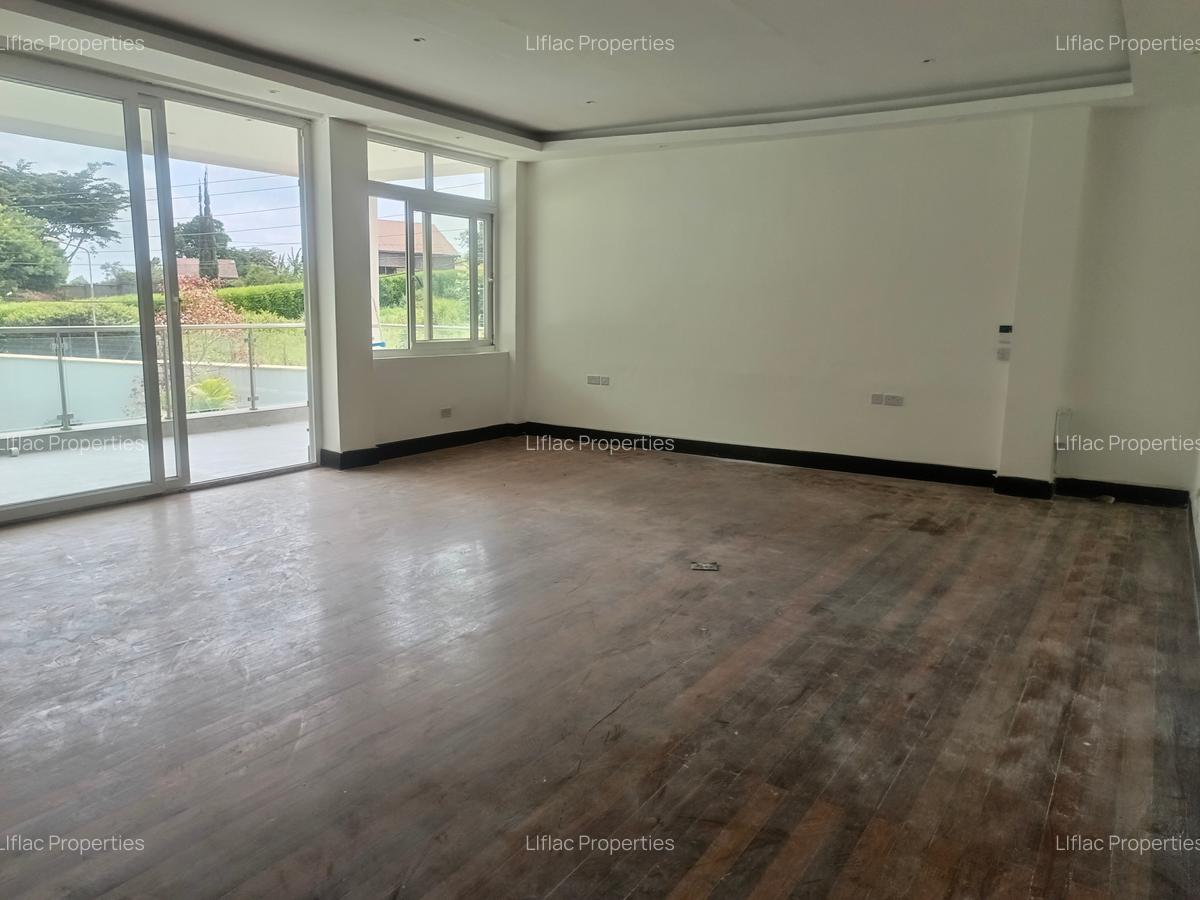 5 Bed House with En Suite in Runda - 11