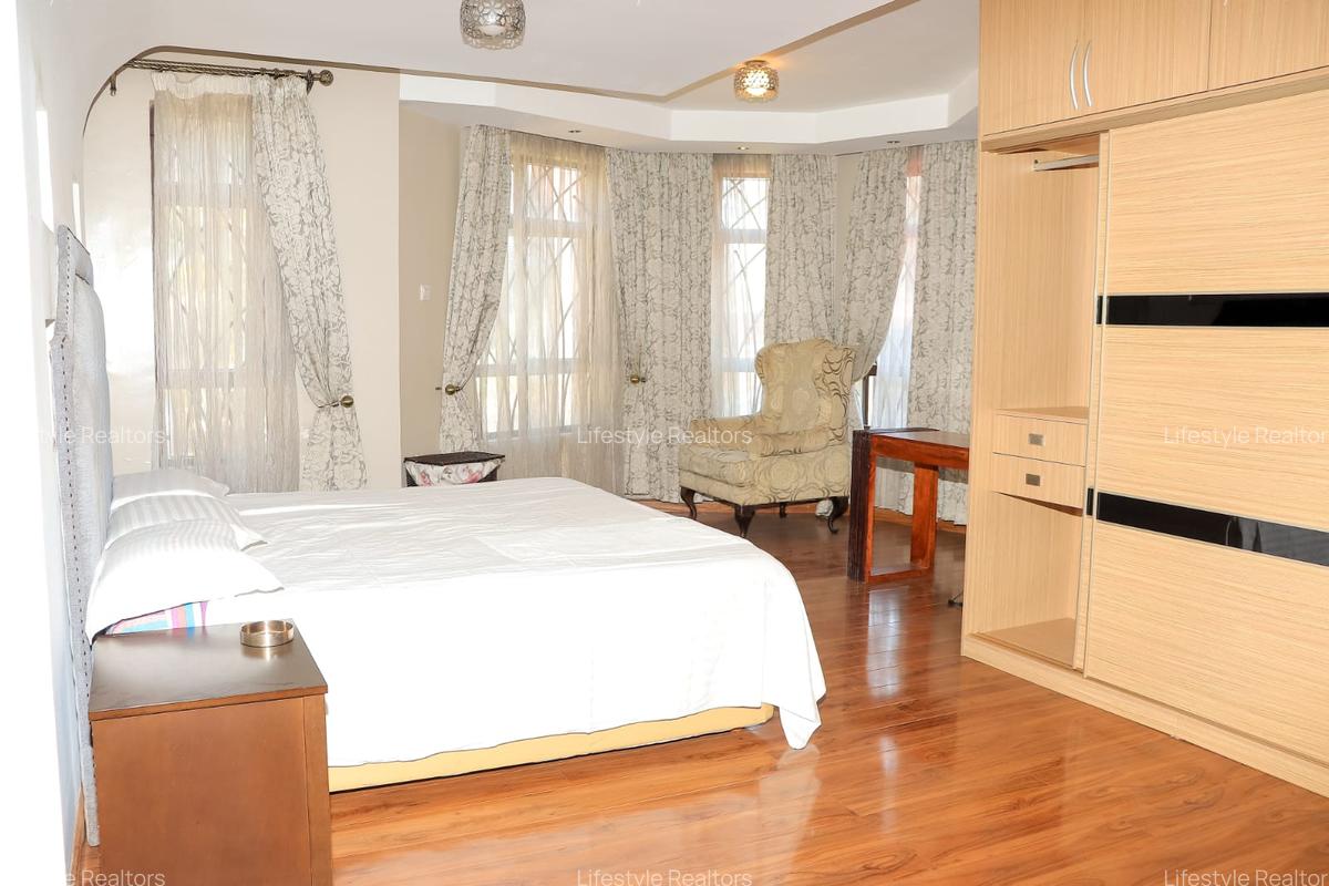 Furnished 3 Bed Apartment with En Suite at Rosewood Avenue - 4