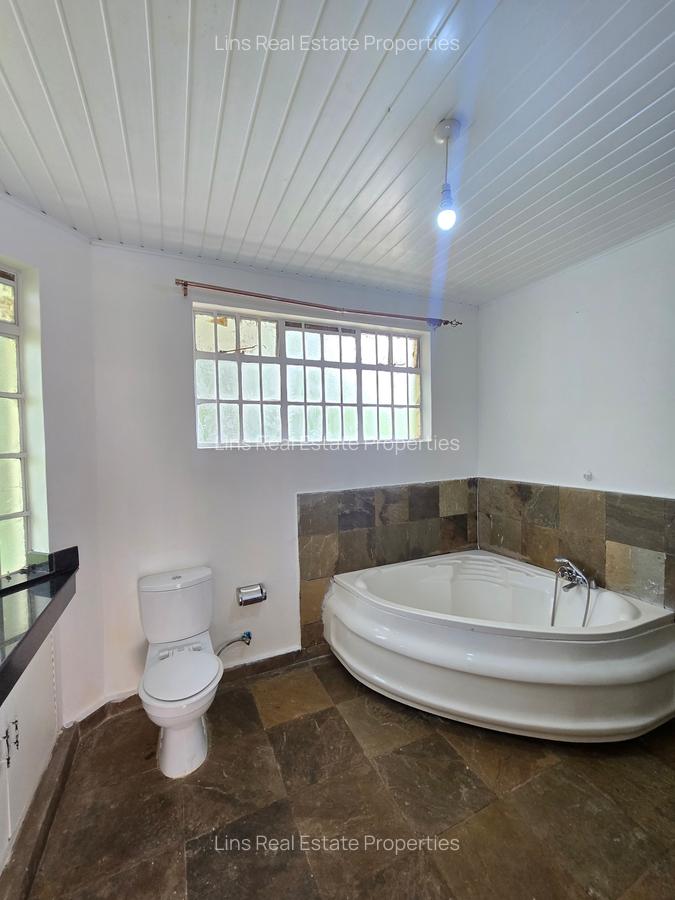 4 Bed Townhouse with En Suite in Spring Valley - 19