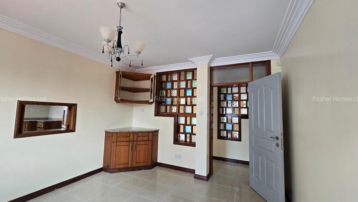 5 Bed House with En Suite in Runda - 11