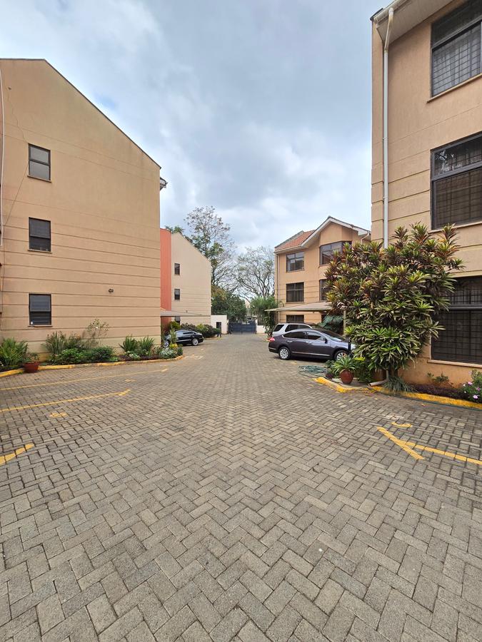 6 Bed Townhouse with En Suite at James Gichuru - 5