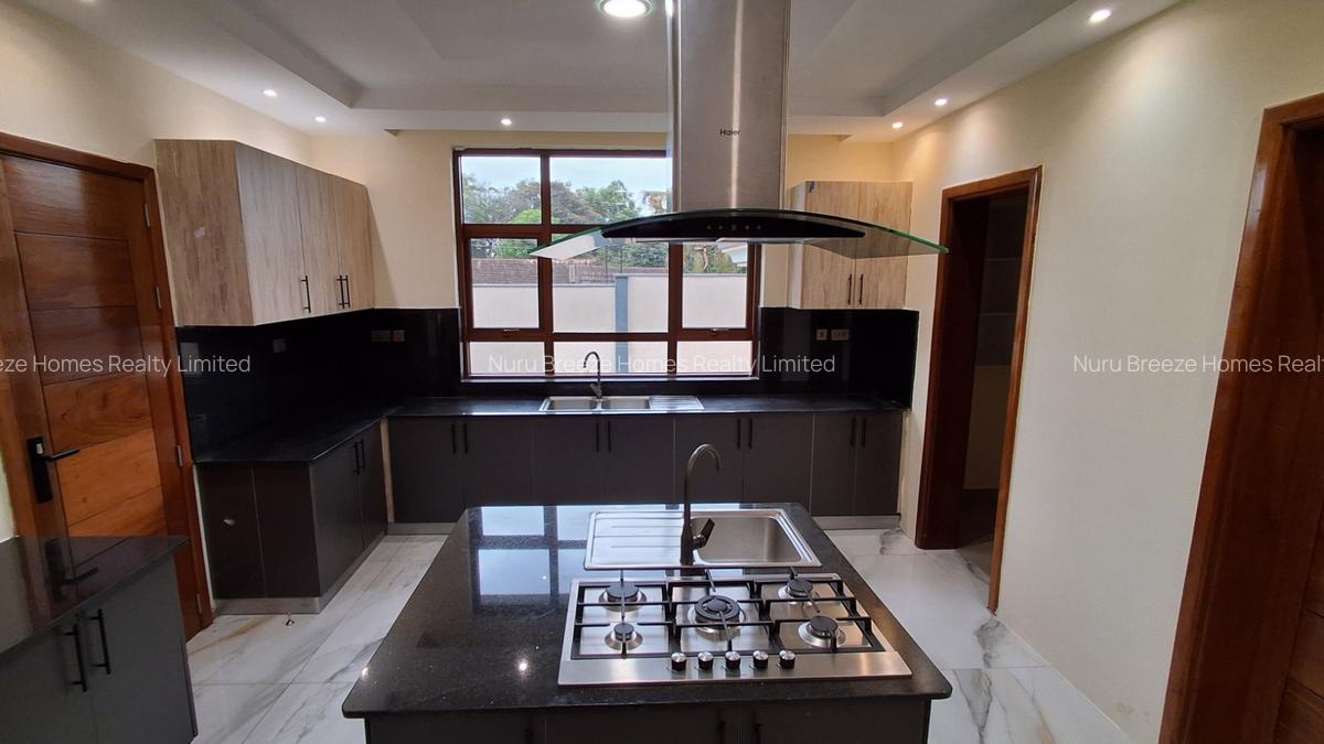 4 Bed House with En Suite in Rosslyn - 17