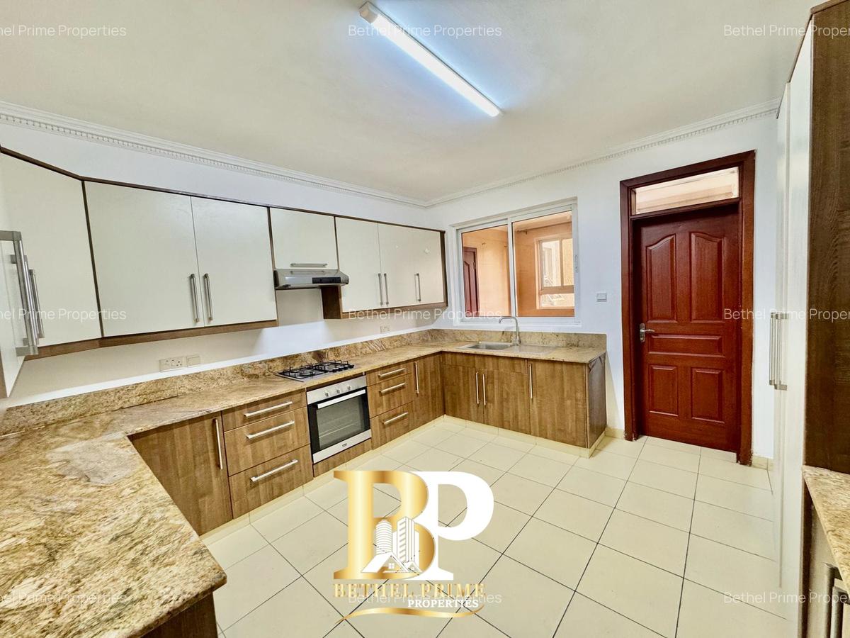 3 Bed Apartment with En Suite in Riverside - 6