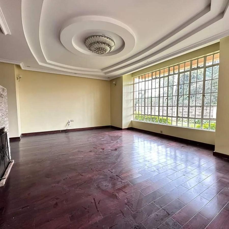 5 Bed Townhouse with En Suite in Lavington - 17