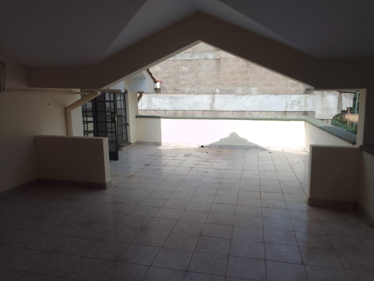 4 Bed Townhouse with En Suite in Westlands Area - 16