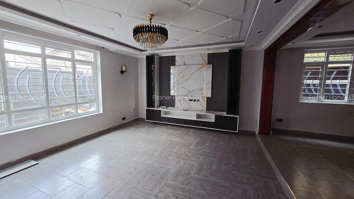 4 Bed House in Membley - 13