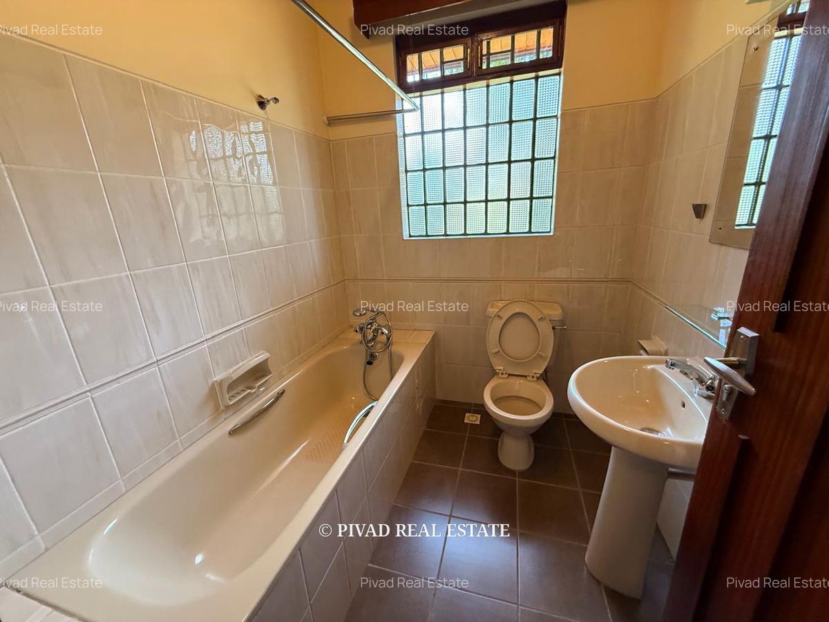 6 Bed House with Garden in Nyari - 9