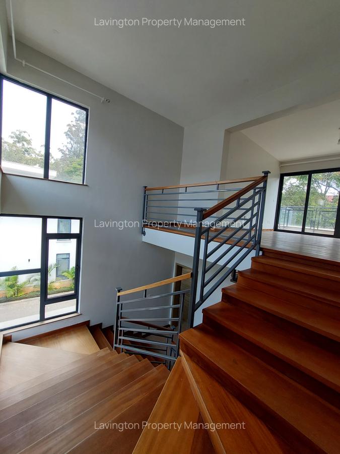5 Bed House with En Suite at Lavington Green - 14