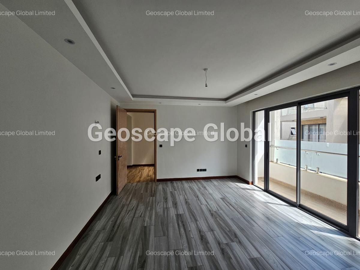 5 Bed Townhouse with En Suite in Lavington - 3