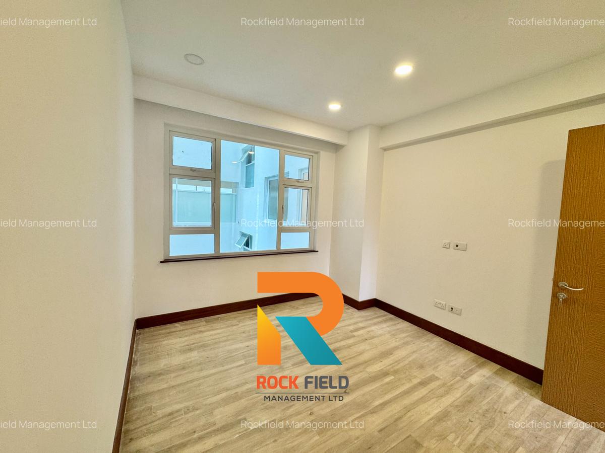 2 Bed Apartment with En Suite in Parklands - 15