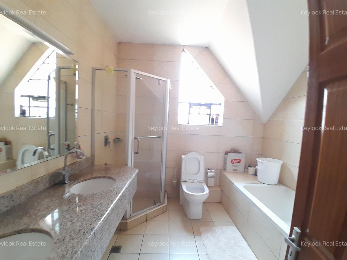 4 Bed Townhouse with En Suite at Lavington - 16