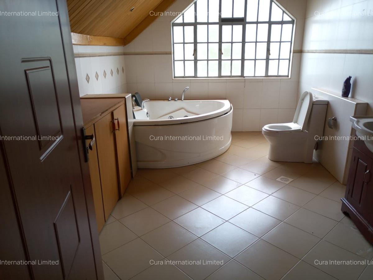 5 Bed House with En Suite in Runda - 7