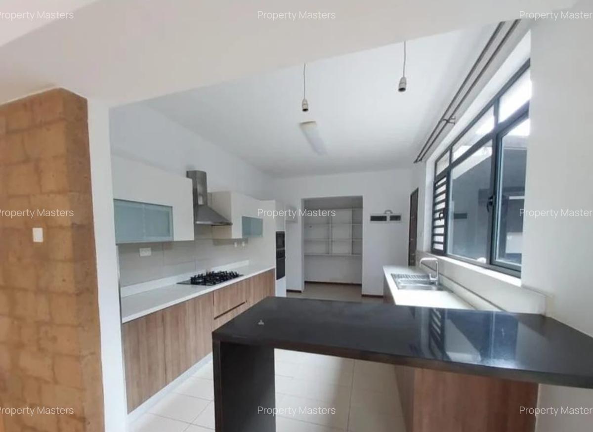 4 Bed Villa with En Suite at Garden Estate Road - 6