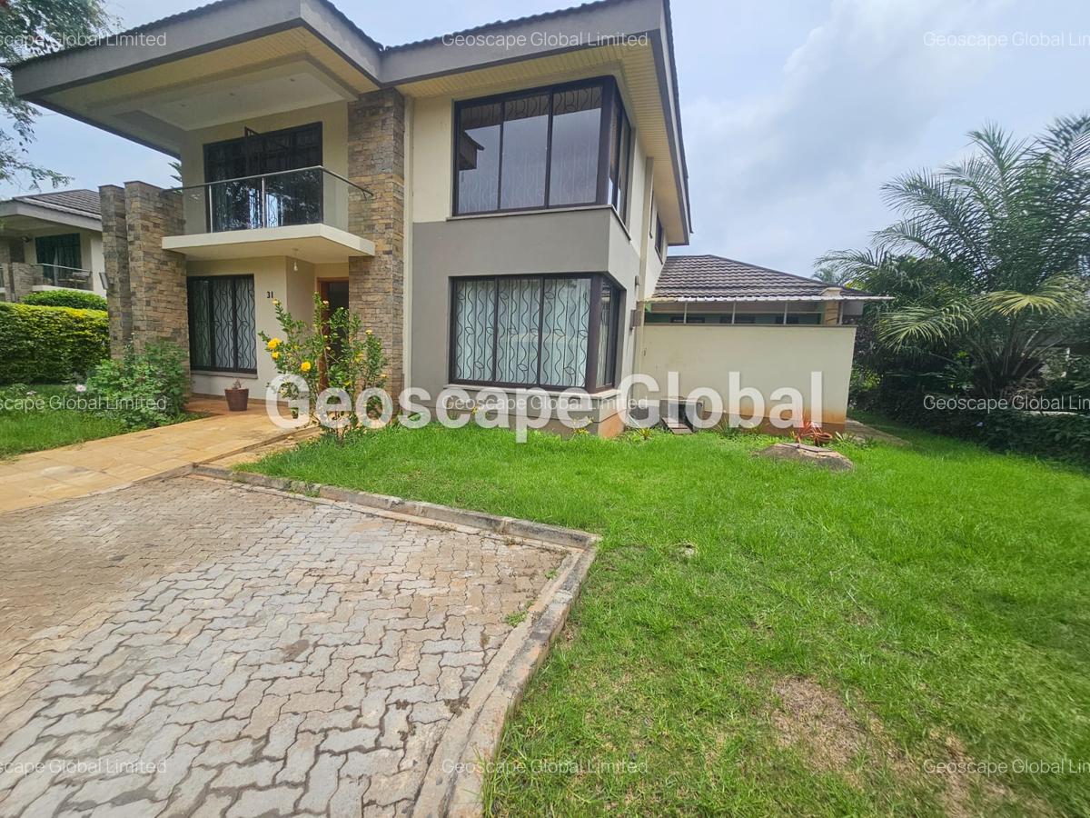 4 Bed House with En Suite in Ridgeways - 13