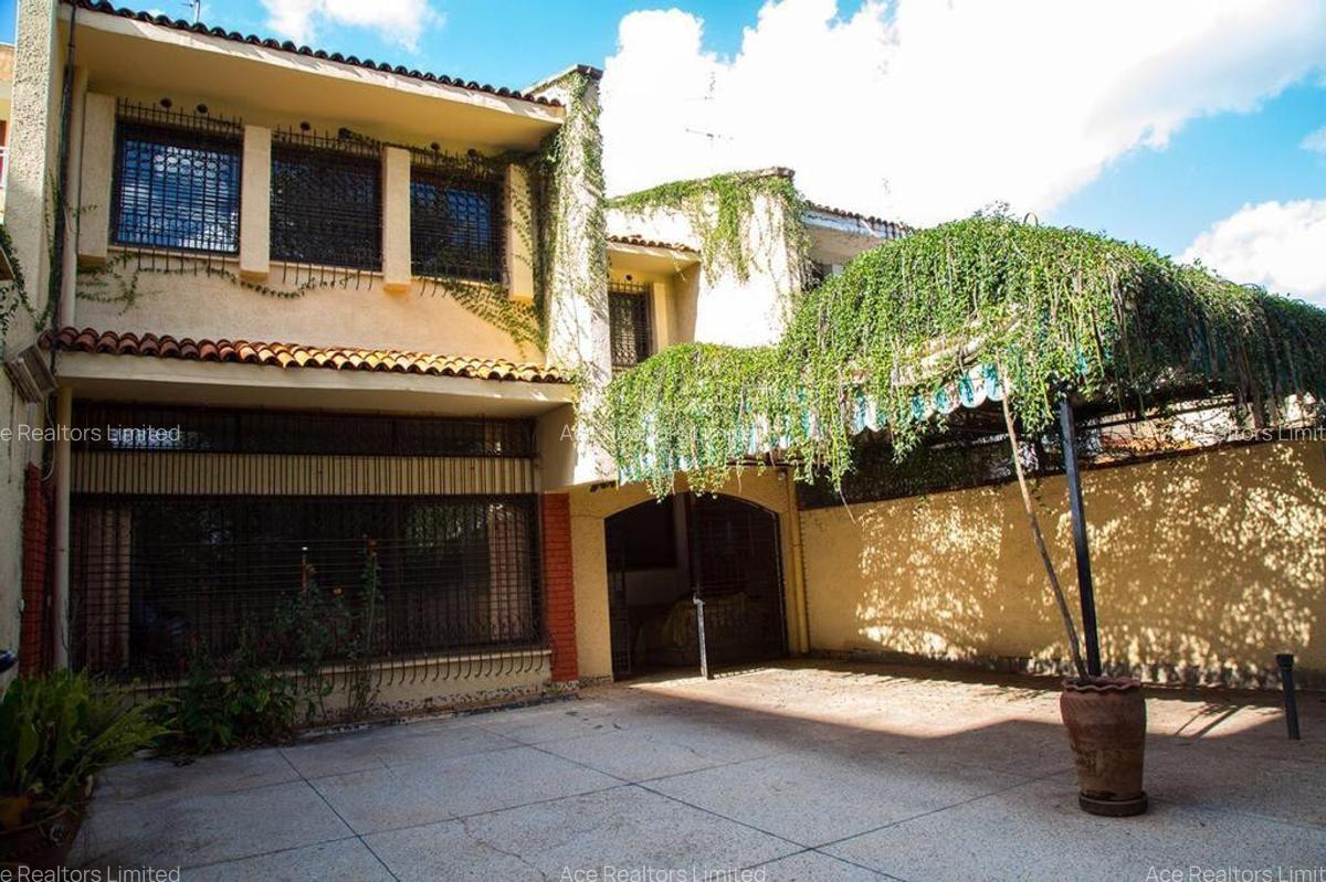 5 Bed Townhouse with En Suite at Rhapta Road - 15