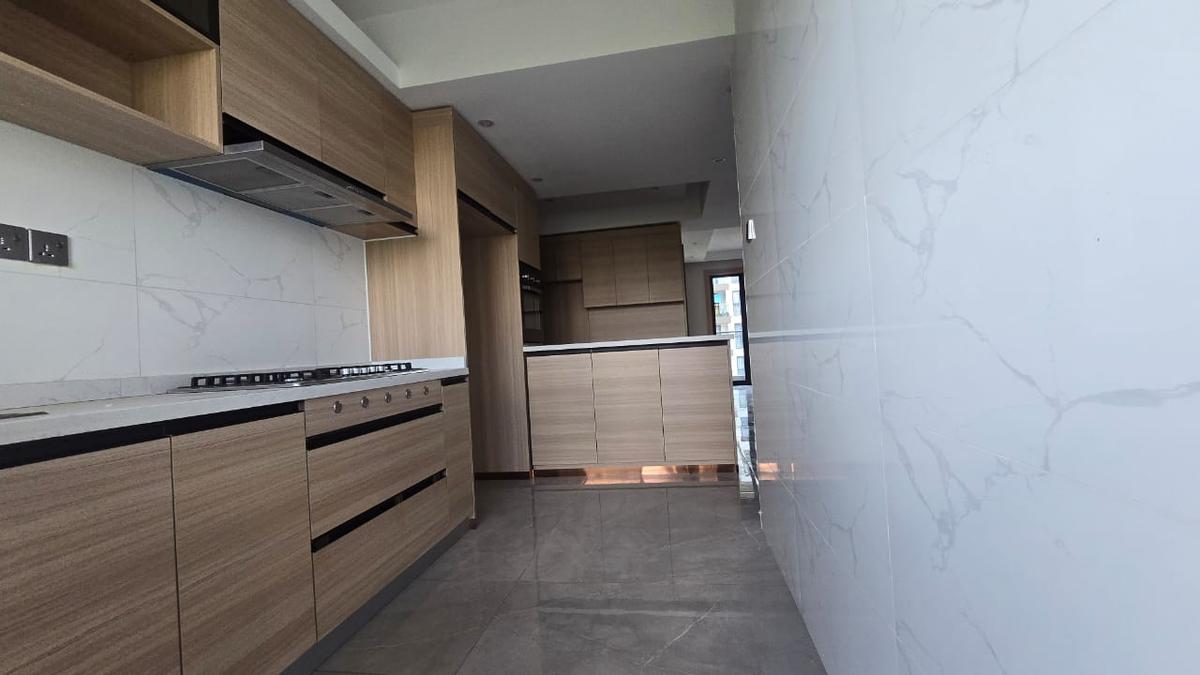 3 Bed Apartment with En Suite in Riverside - 5
