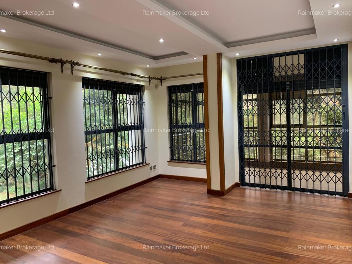 7 Bed House with En Suite in Nyari - 14