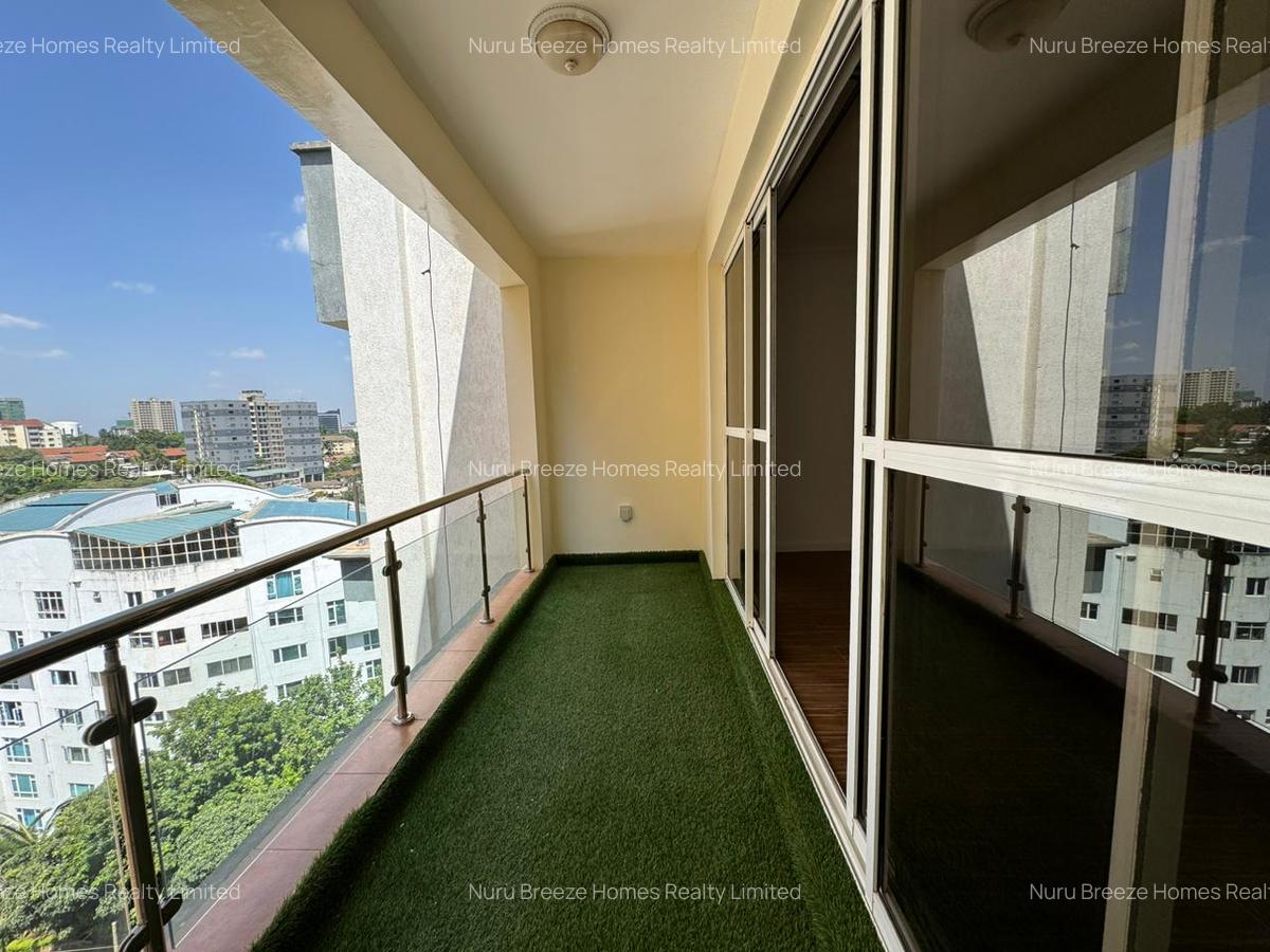 3 Bed Apartment with En Suite in Riverside - 17