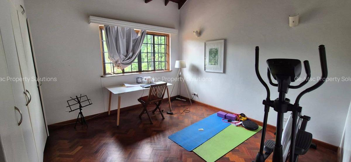 4 Bed House with En Suite in Runda - 11