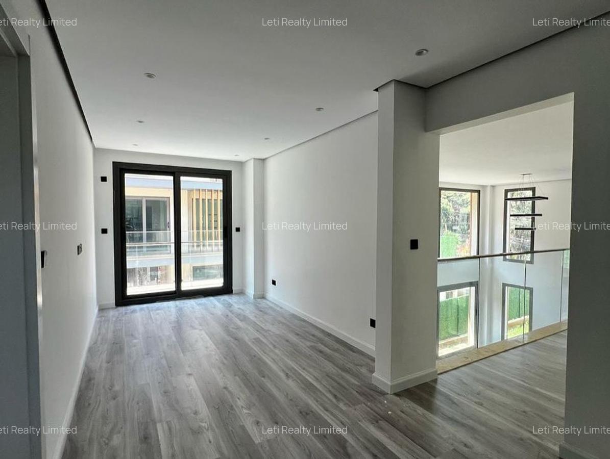 5 Bed Townhouse with En Suite in Lavington - 12