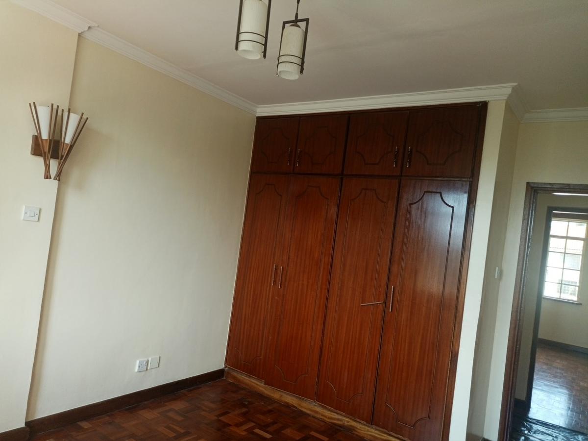 Serviced 3 Bed Apartment with En Suite at Dennis Pritt - 7