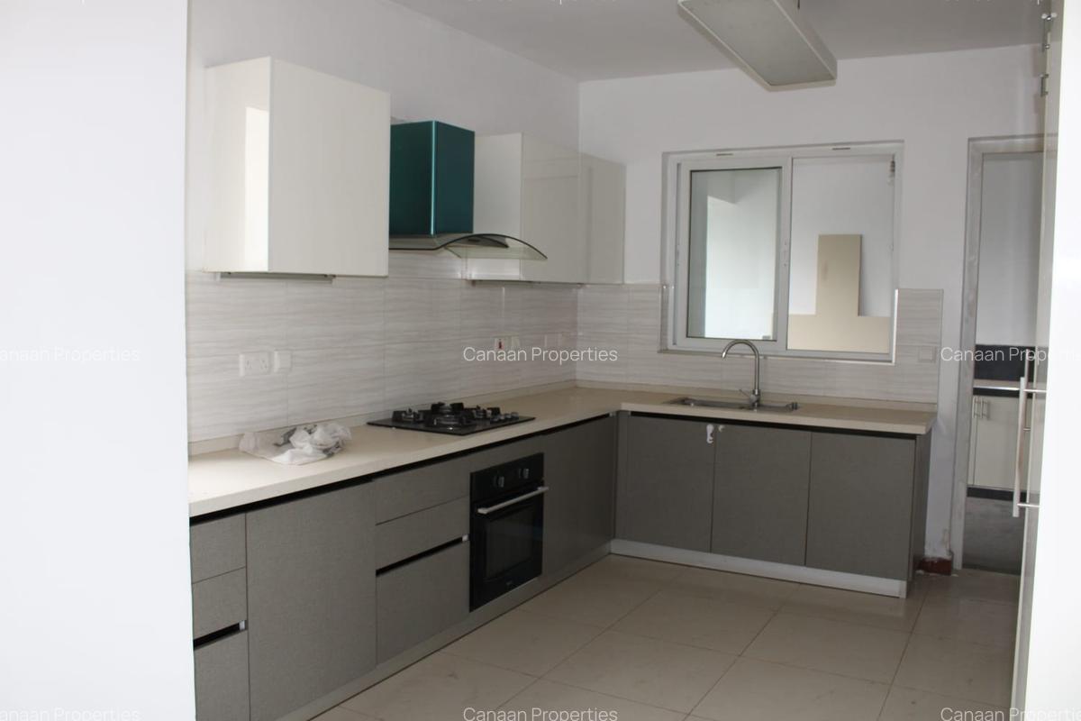 4 Bed Apartment with En Suite in Parklands - 9