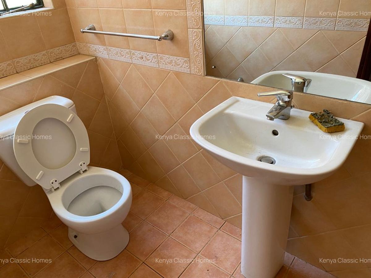 5 Bed Townhouse with En Suite at Lavington - 6