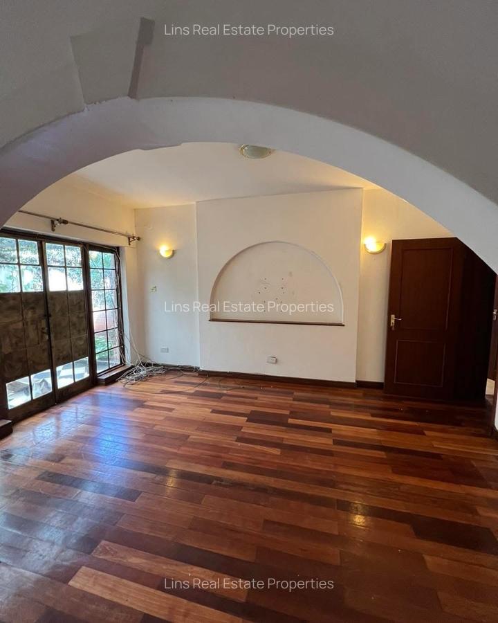 4 Bed Townhouse with En Suite in General Mathenge - 8