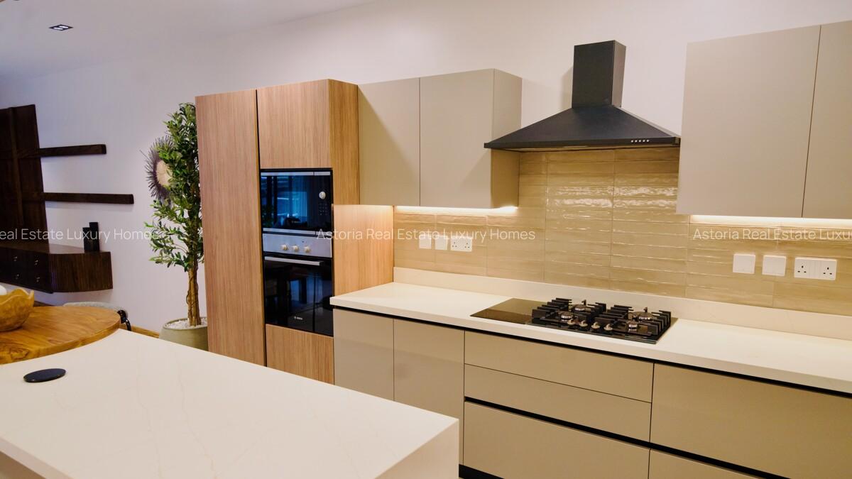 3 Bed Apartment with En Suite at 2026-301 - 10