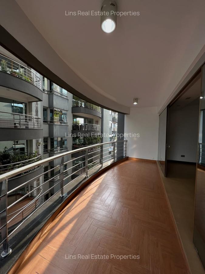 3 Bed Apartment with En Suite in Riverside - 2