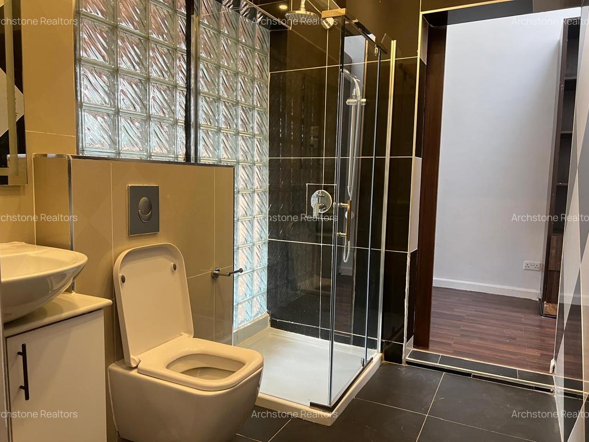 6 Bed House with En Suite in Runda - 9