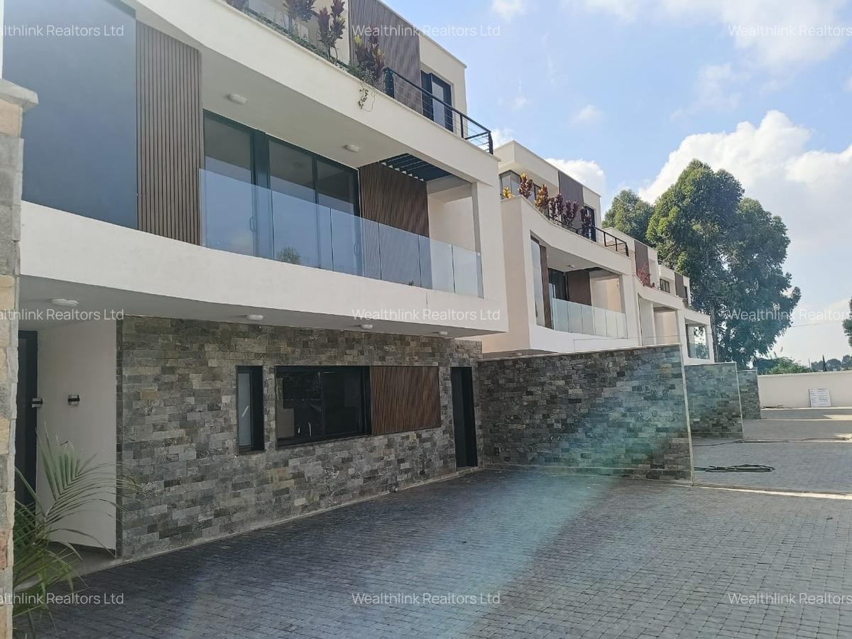 4 Bed Townhouse with En Suite at Paradise Lost - 1